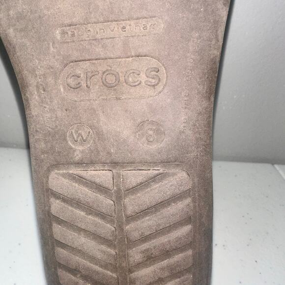 Crocs Sanrah Womens Size 8 Brown Gold Medallion Circle Slide Sandel Flip Flop - Picture 5 of 6